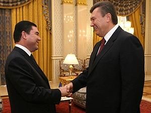 Янукович в Туркменістані поговорив про енергетичні проекти, нанотехнології, туризм і студентів