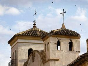 Священник кинув молодят біля вівтаря Священник кинув молодят біля вівтаря