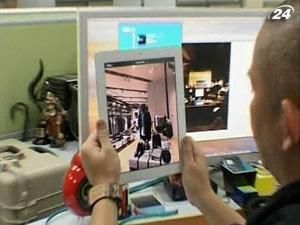 Новий додаток дозволяє купувати одяг за допомогою планшетки Новий додаток дозволяє купувати одяг за допомогою планшетки