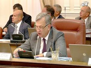 У Азарова посчитали деньги на следующий год