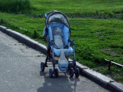 У Житомирі автомобіль врізався у візочок У Житомирі автомобіль врізався у візочок