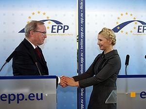 Президент ЄНП наполегливо закликає Януковича відпустити Тимошенко Президент ЄНП наполегливо закликає Януковича відпустити Тимошенко