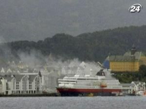 Причиною пожежі на круїзному лайнері міг бути вибух Причиною пожежі на круїзному лайнері міг бути вибух