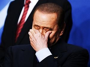 Вісьмох людей звинуватили у постачанні повій для Берлусконі
