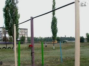 На Луганщині хлопець помер на турніку На Луганщині хлопець помер на турніку