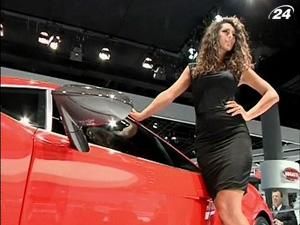 Lamborghini привезла на автосалон два новых суперкара