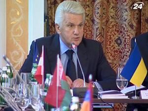 Литвин: Об украинцах не хотят заботиться в собственной стране Литвин: Об украинцах не хотят заботиться в собственной стране