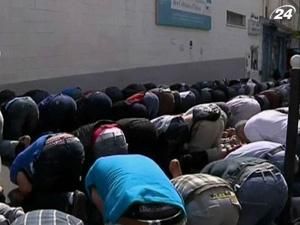 Во Франции запретили молиться на улицах Во Франции запретили молиться на улицах