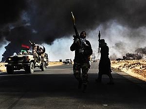 У Лівії тривають сутички між прихильниками Каддафі і повстанцями