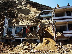 Зсув у Китаї забрав життя щонайменше 10 людей Зсув у Китаї забрав життя щонайменше 10 людей