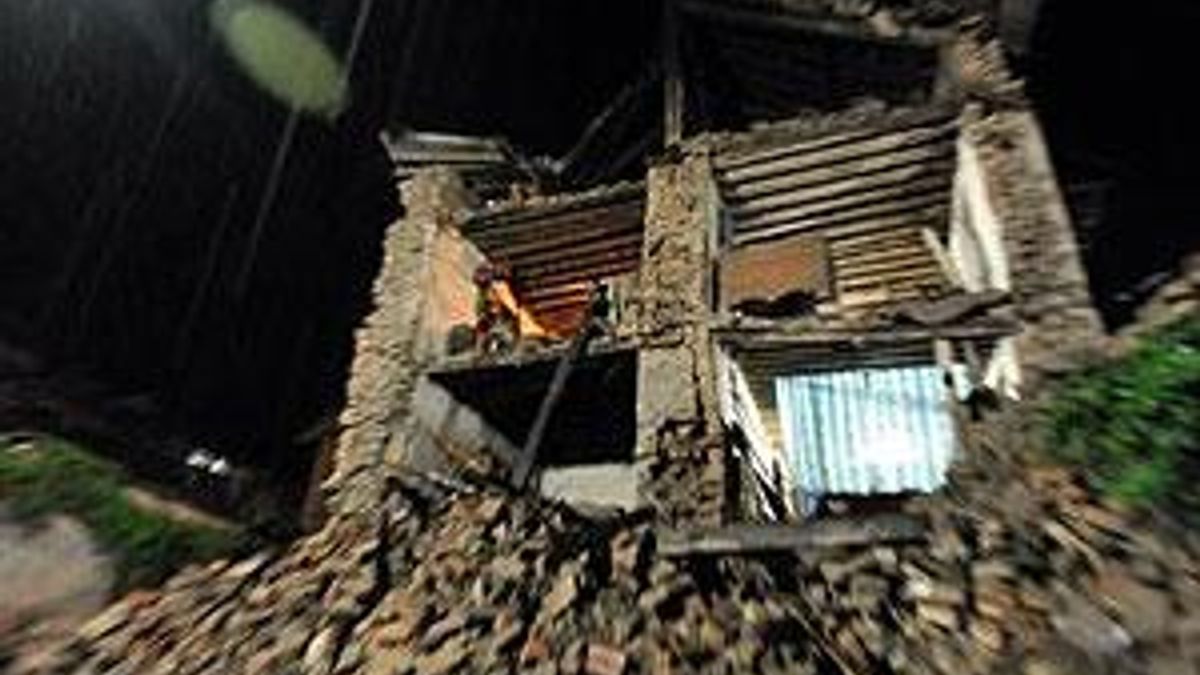 До 50 человек возросло число жертв землетрясения в Индии До 50 человек возросло число жертв землетрясения в Индии
