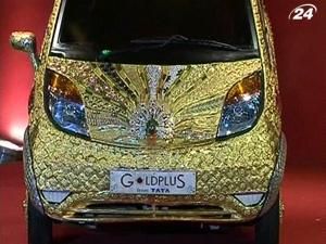 В Индии презентовали золотое авто с драгоценными камнями