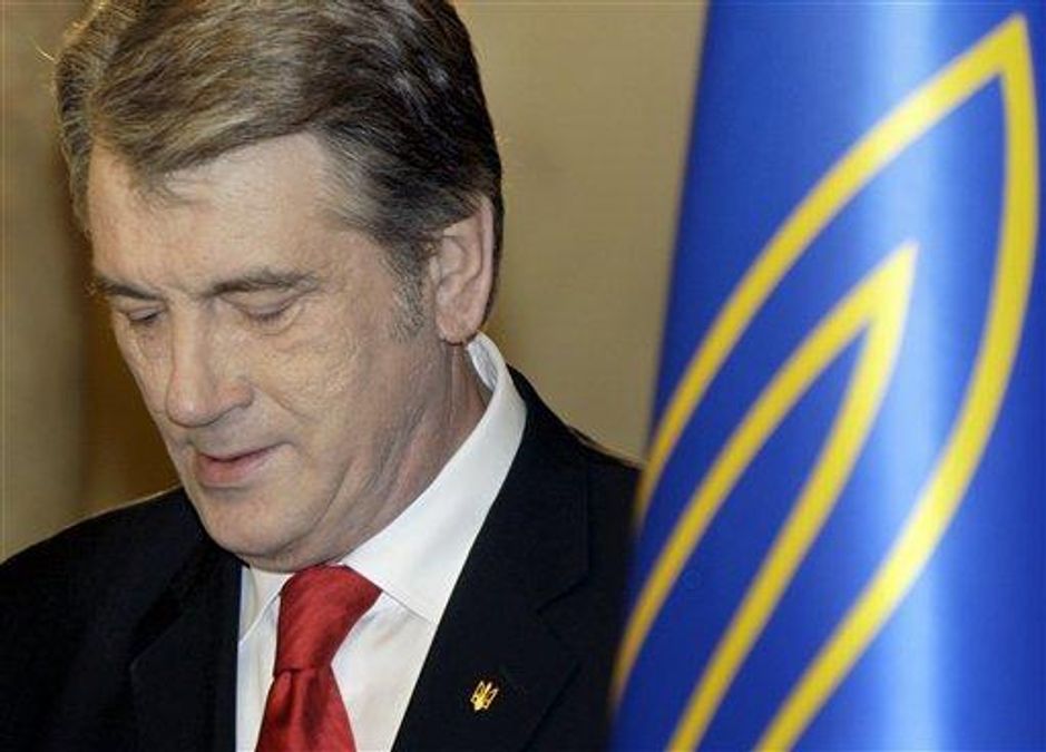 Ющенко удостоили награды за служение государству Ющенко удостоили награды за служение государству