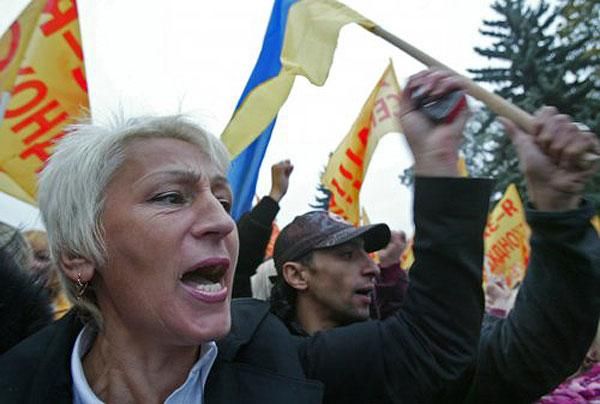 До мітингувальників вийшли народні депутати До мітингувальників вийшли народні депутати