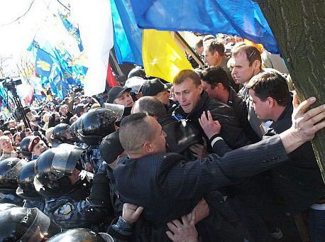 Міліція встановила особу того, хто закликав мітингувальників до штурму Верховної Ради