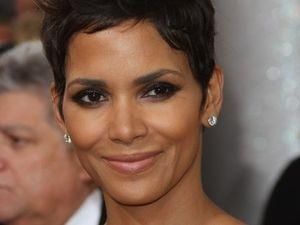 Холли Берри продает свой дом почти за два миллиона долларов Холли Берри продает свой дом почти за два миллиона долларов