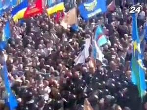 Воины-афганцы прорвали границу и снесли ограждение Воины-афганцы прорвали границу и снесли ограждение