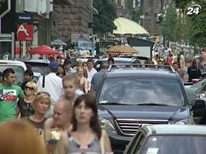 За межами України сьогодні працює до 3 мільйонів українців За межами України сьогодні працює до 3 мільйонів українців