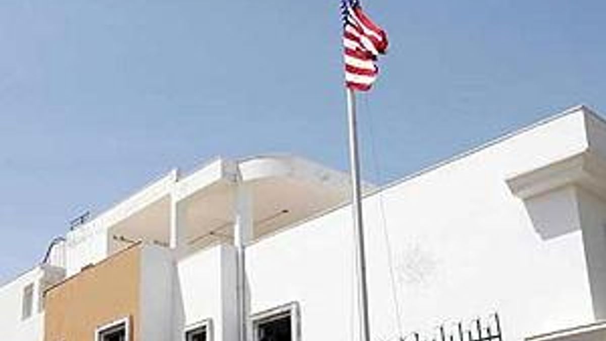 Обама возобновил работу посольства США в Ливии 