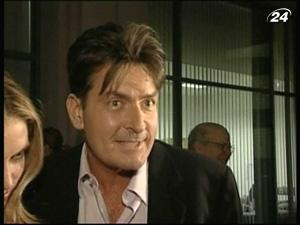 Актеру Чарли Шину выплатят отступные в размере $ 25 млн. 