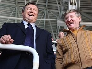 Янукович привітав "щедрого мецената" Ахметова з 45-річчям Янукович привітав "щедрого мецената" Ахметова з 45-річчям