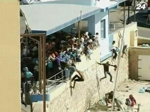 Произошли столкновения между итальянцами и тунисцами на о. Лампедуза Произошли столкновения между итальянцами и тунисцами на о. Лампедуза