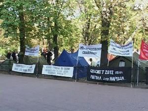 Більше 200 чорнобильців живуть під стінами ОДА