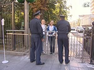 Під парламентом зникло місце для мітингів Під парламентом зникло місце для мітингів