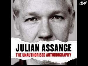 Выходит "Неавторизованная Автобиография" Джулиана Ассанжа Выходит "Неавторизованная Автобиография" Джулиана Ассанжа