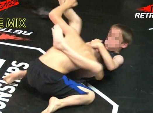 У Британії діти 5-8 років брали участь у боях без правил (відео) У Британії діти 5-8 років брали участь у боях без правил (відео)