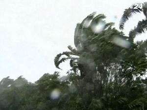 Жертвами тайфуна Роке стали по меньшей мере 9 человек