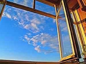 У Харкові з вікна школи випав третьокласник У Харкові з вікна школи випав третьокласник