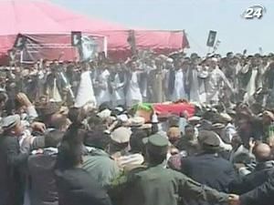 Афганістан: На похороні екс-президента натовп стримували пострілами