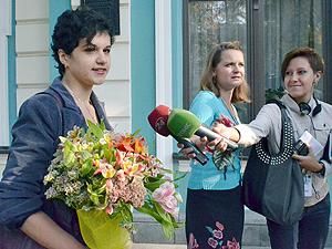 Студентку, которая ударила Табачника, не исключат из Могилянки Студентку, которая ударила Табачника, не исключат из Могилянки