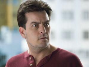 Warner Bros. помирилась з Чарлі Шином Warner Bros. помирилась з Чарлі Шином