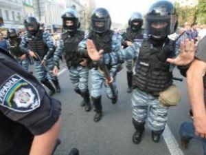 Прихильники Тимошенко хотіли знести огорожу біля Печерського суду 