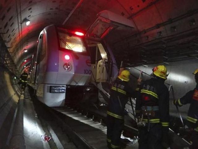 У Китаї при зіткненні поїздів метро постраждало понад 260 осіб. Фото