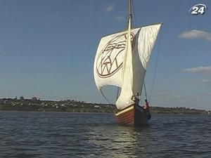 Казацкую чайку привезли на косметический ремонт Казацкую чайку привезли на косметический ремонт