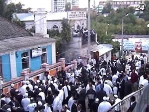 Вже 15 тисяч хасидів прибули до Умані на Новий рік Вже 15 тисяч хасидів прибули до Умані на Новий рік