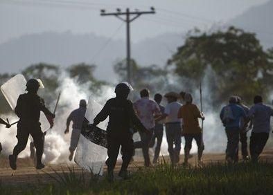 У Болівії двоє міністрів подали у відставку через розгін демонстрації У Болівії двоє міністрів подали у відставку через розгін демонстрації