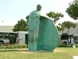 Замовникам з Ватикану не сподобалася статуя Івана Павла ІІ Замовникам з Ватикану не сподобалася статуя Івана Павла ІІ