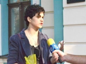 Студентка, которая ткнула букетом в министра, не хочет специального диплома Студентка, которая ткнула букетом в министра, не хочет специального диплома