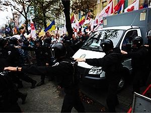 Автозак с Тимошенко покинул Печерский суд Автозак с Тимошенко покинул Печерский суд