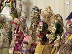 У столиці оселилися традиційні ляльки у сучасному оздобленні 