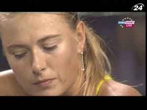 Шарапова не доиграла матч против Квитовой из-за травмы Шарапова не доиграла матч против Квитовой из-за травмы