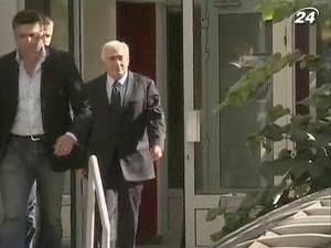 Стросс-Кан встретился с французской писательницей, которая обвиняет его в изнасиловании Стросс-Кан встретился с французской писательницей, которая обвиняет его в изнасиловании