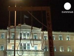 В Греции сооружают виселицы для депутатов В Греции сооружают виселицы для депутатов