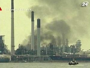 Сингапур: пламя пока не угрожает нефтехранилищу Shell
