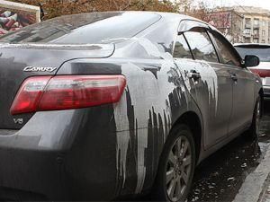 Харьков: Депутату БЮТ облили машину кислотой (Фото) Харьков: Депутату БЮТ облили машину кислотой (Фото)