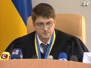 Приговор Тимошенко в зале услышат только СМИ, других выставили